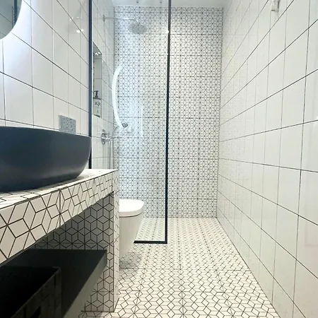 Renovated Center X3 Double Bed Flat Apartment Bendevis